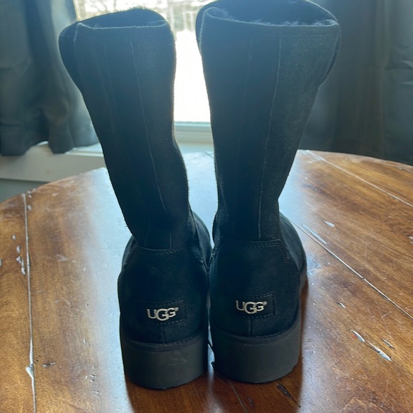 COPY - Ugg boots excellent condition worn only 1 x - Picture 1 of 3